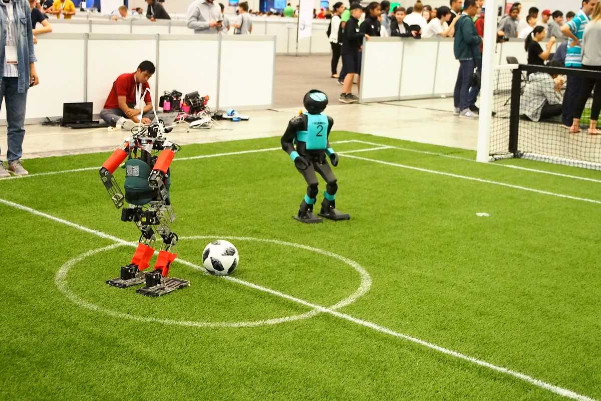 University of Manitoba Snobots team and robots at RoboCup 2018
