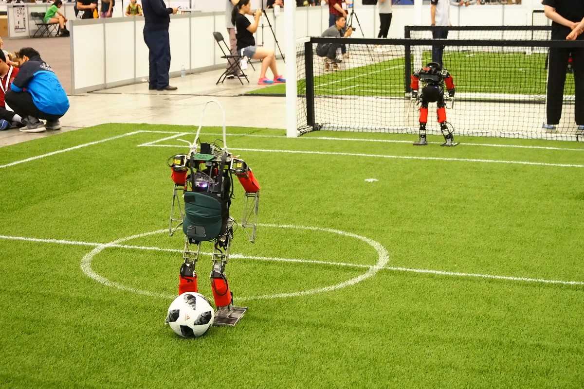 University of Manitoba Snobots team and robots at RoboCup 2018