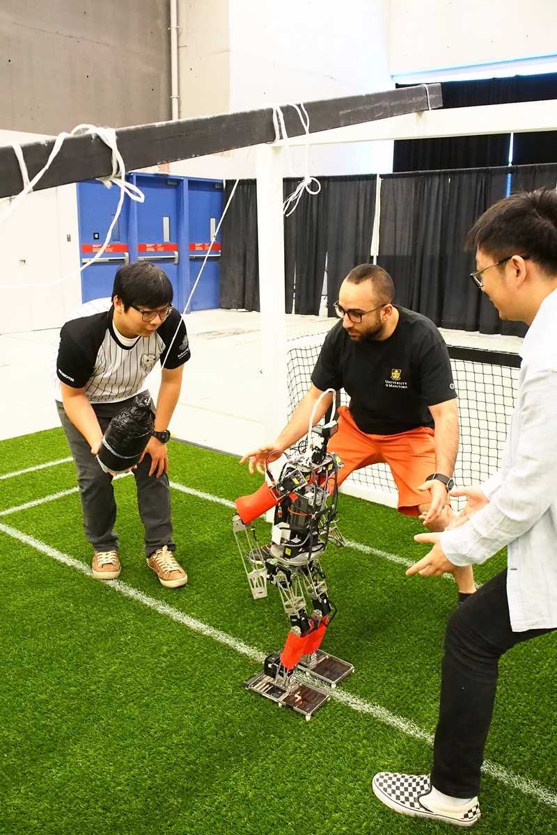 University of Manitoba Snobots team and robots at RoboCup 2018